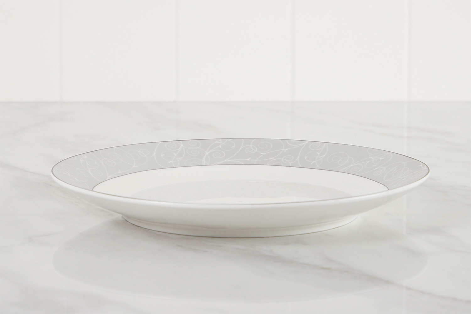 Фарфоровая обеденная тарелка Капля, 27 см, белый